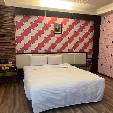 Hua Xiang Motel - Fengshan Kaohsiung Luaran gambar