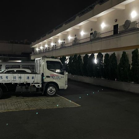 Hua Xiang Motel - Fengshan Kaohsiung Luaran gambar