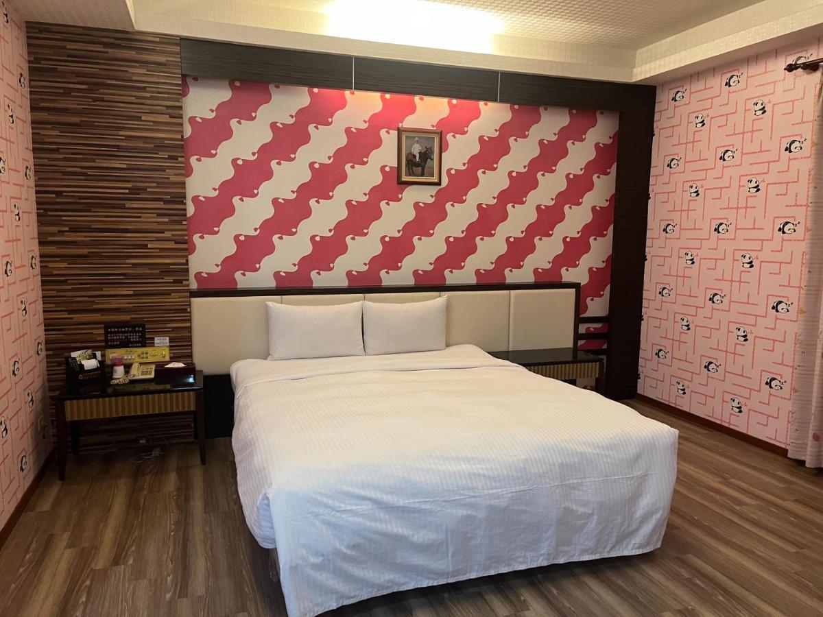 Hua Xiang Motel - Fengshan Kaohsiung Luaran gambar