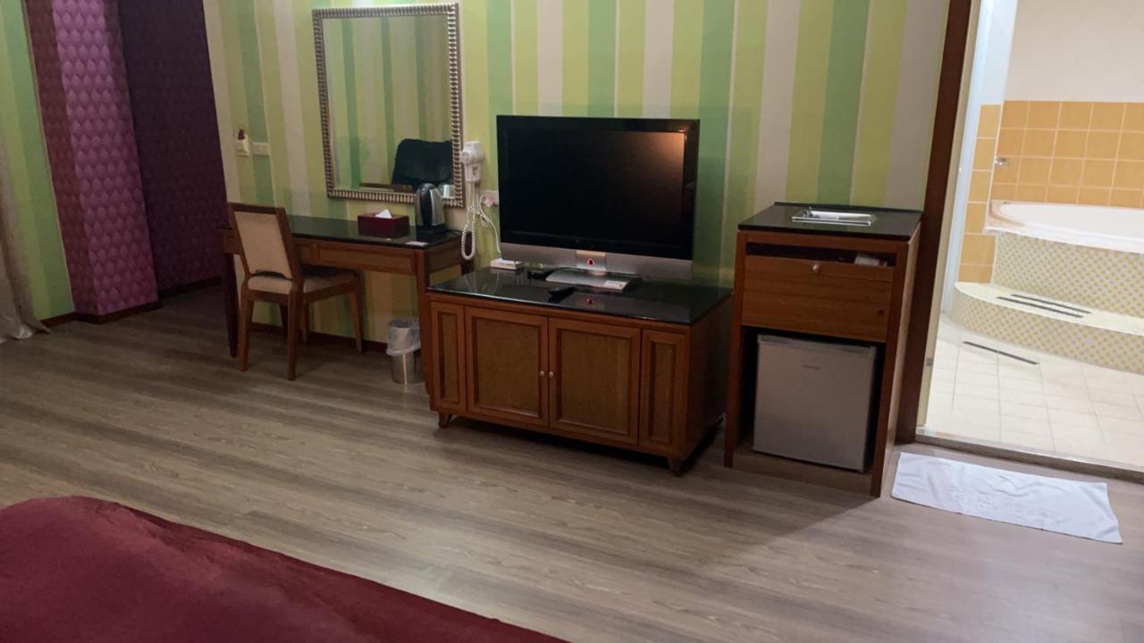 Hua Xiang Motel - Fengshan Kaohsiung Luaran gambar