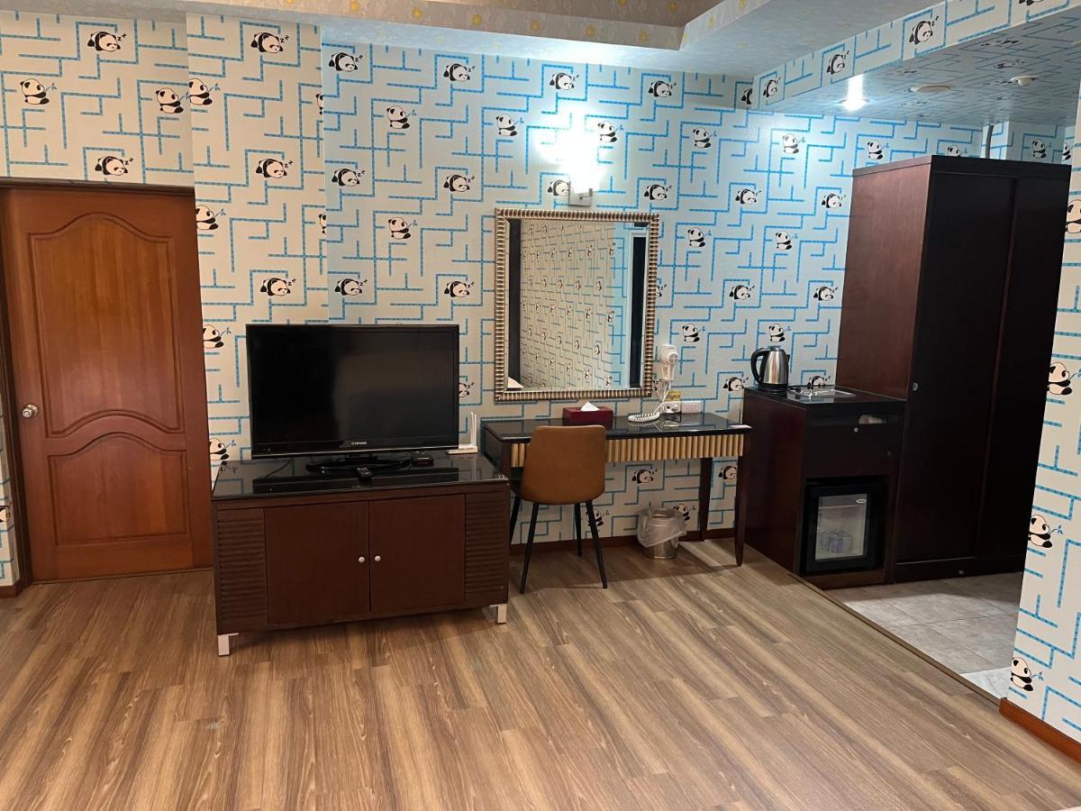Hua Xiang Motel - Fengshan Kaohsiung Luaran gambar