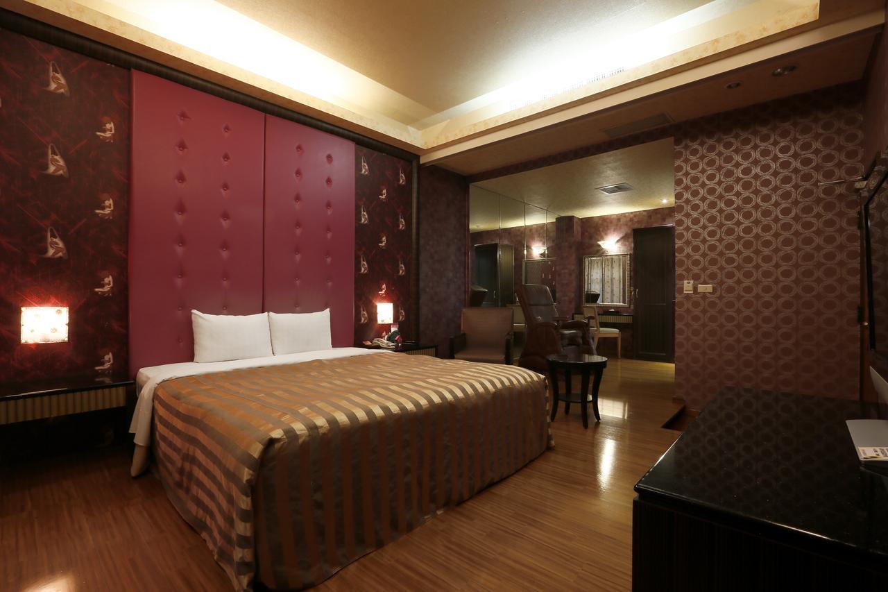 Hua Xiang Motel - Fengshan Kaohsiung Luaran gambar