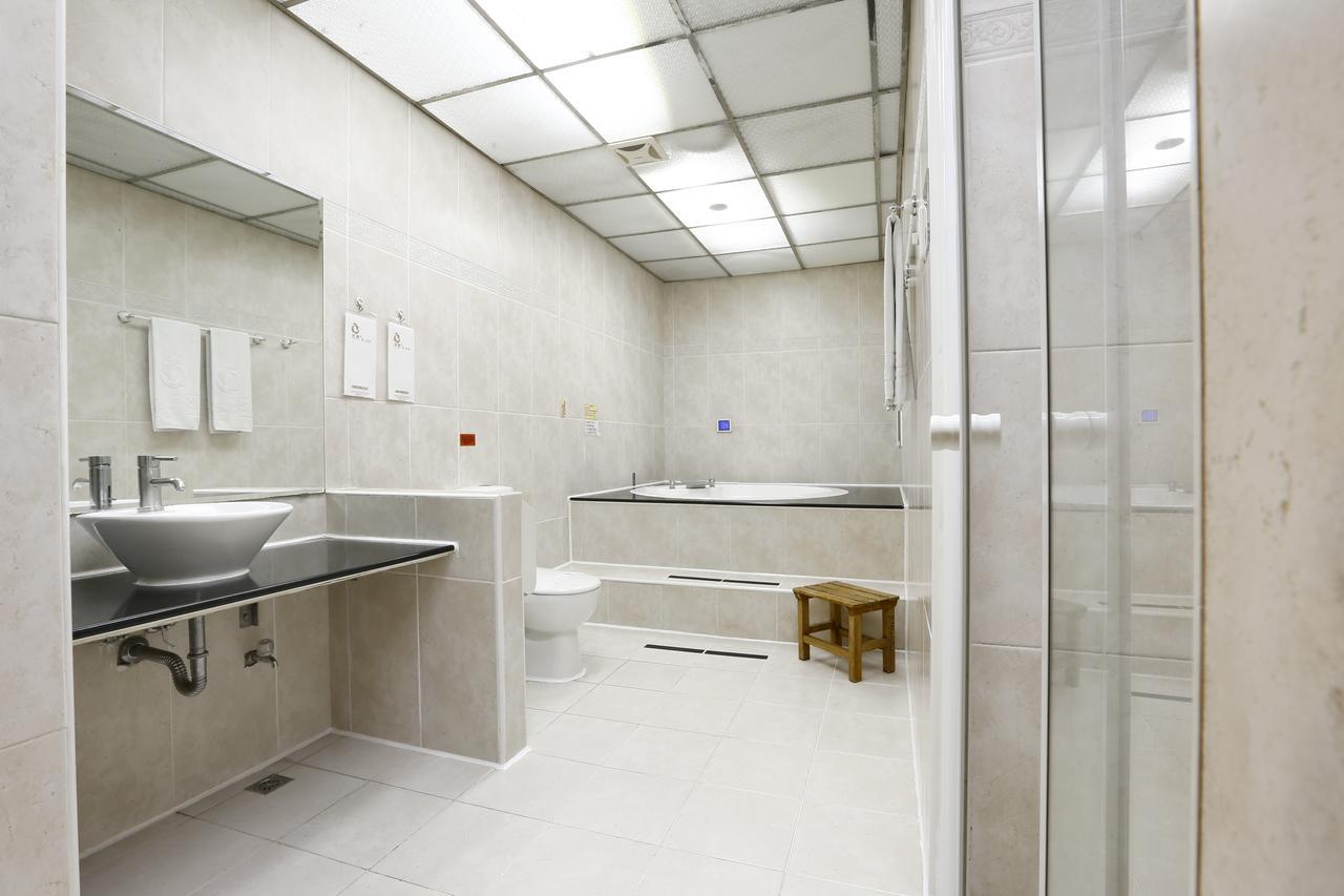 Hua Xiang Motel - Fengshan Kaohsiung Luaran gambar