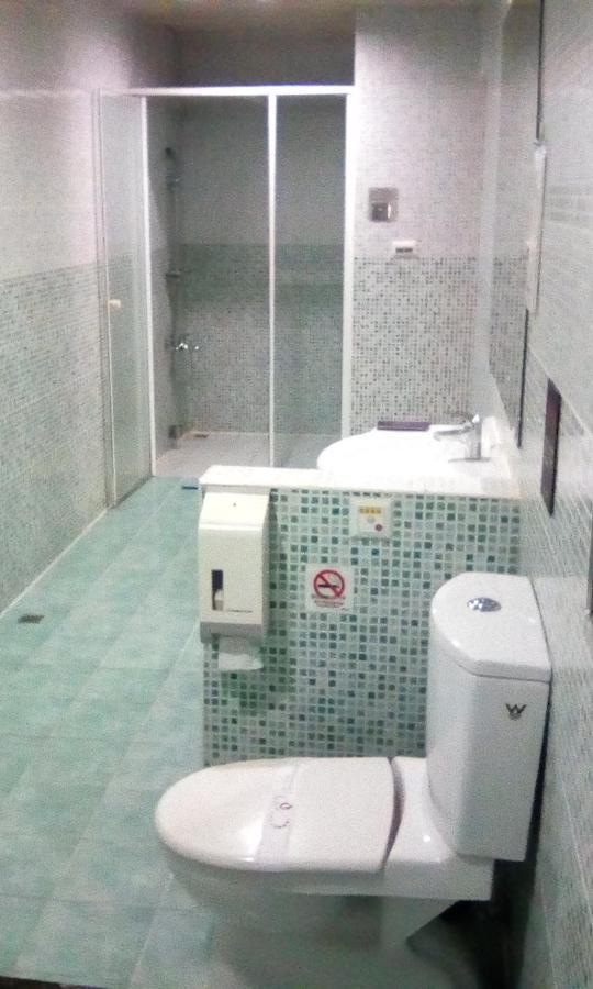Hua Xiang Motel - Fengshan Kaohsiung Luaran gambar